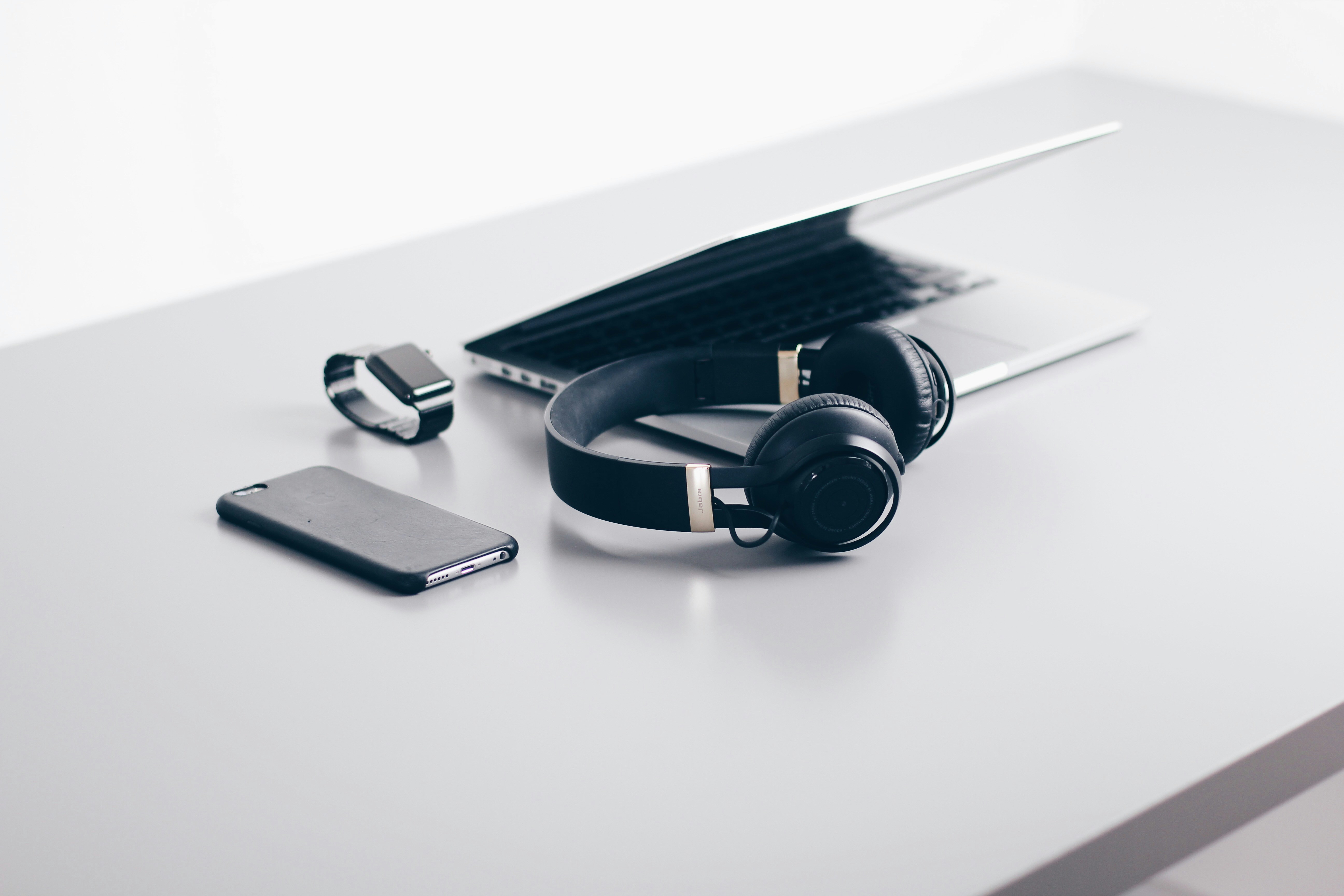 Electronics showcase - laptops, smartphones, and tablets display